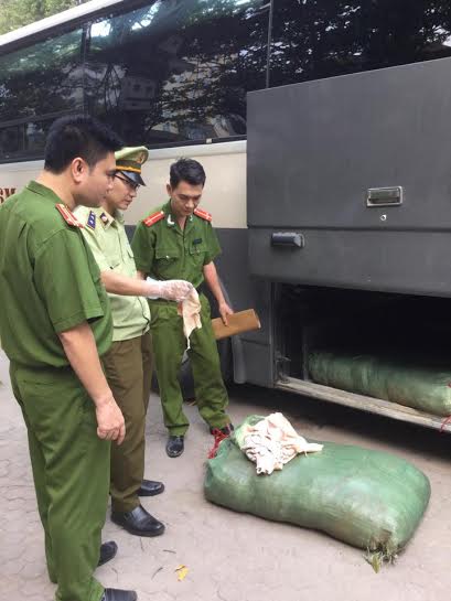 Thanh Hóa: Bắt hơn 1 tấn bì lợn thối trên ô tô khách