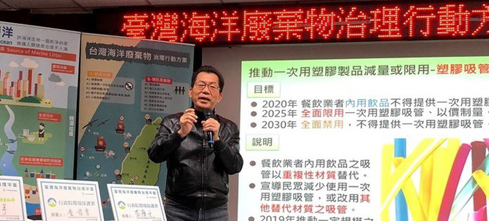 Đài Loan (Trung Quốc) sẽ cấm ống hút nhựa và túi nhựa vào năm 2019. Ảnh: Tuổi Trẻ