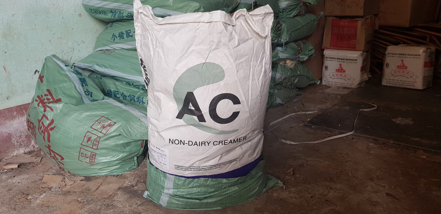 Bắt giữ ô tô vận chuyển 750 kg bột kem sữa AC Non Dairy Cremer không rõ nguồn gốc xuất xứ