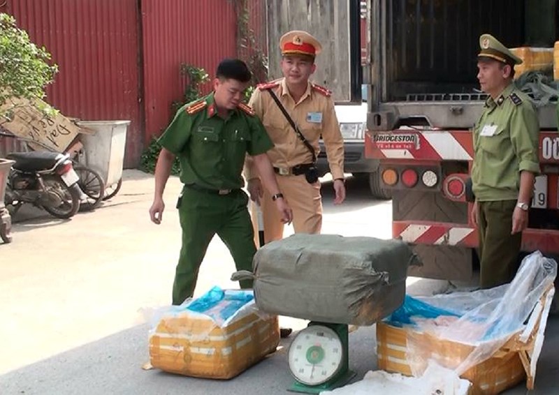 Nghệ An: Phát hiện kho hàng đông lạnh chứa 4.580 kg thực phẩm không rõ nguồn gốc